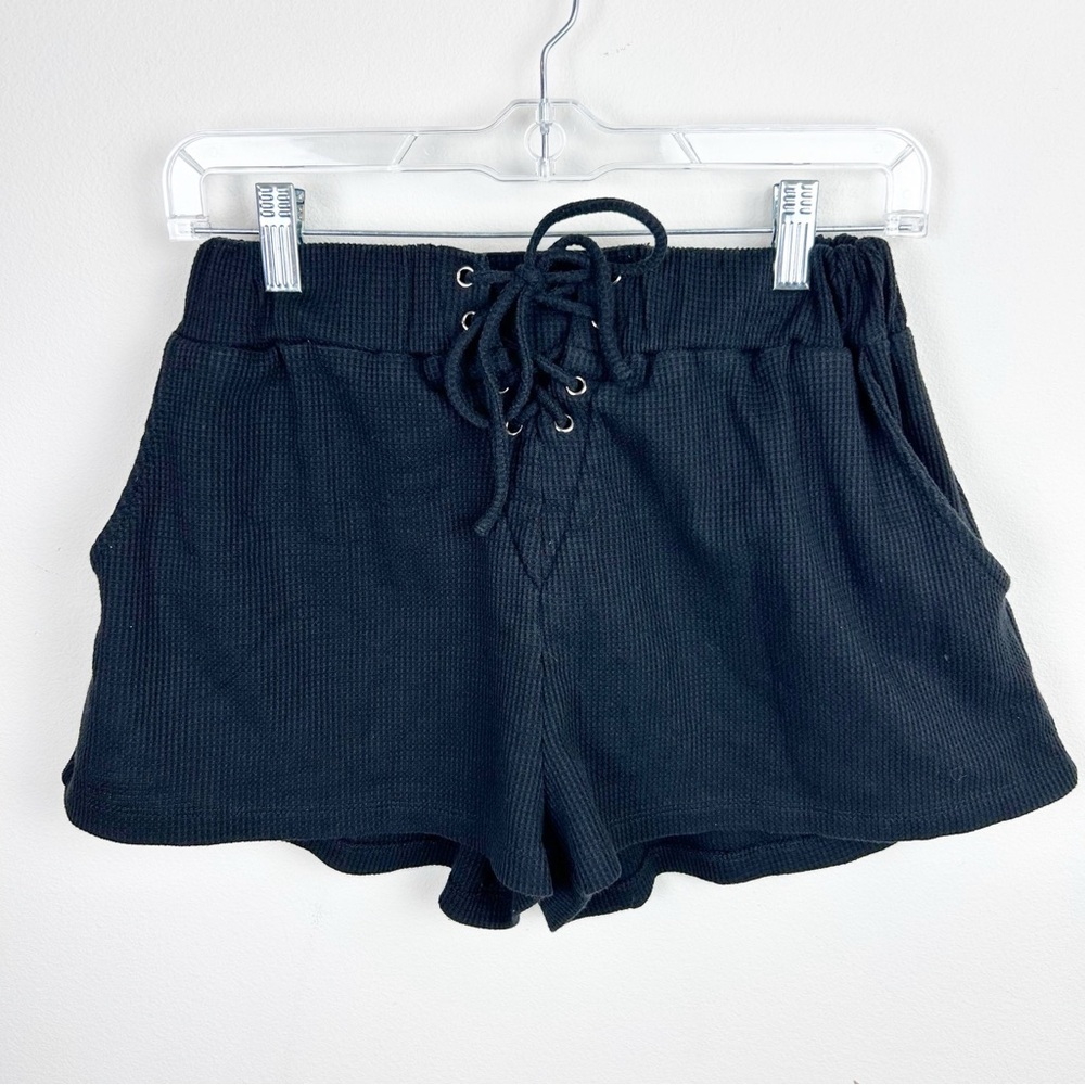 Princess Polly Lovers Lane Waffle knit black shorts size: 4 - Picture 3 of 10